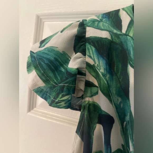 Womens LUXXEL Green‎ Leaf Romper Ruffle Butterfly Sleeves. Size Medium. - Picture 4 of 7